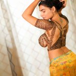 Sultry Desi MILF flaunts her big boobs with mehndi design and pose topless showing it from sideways