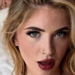 Zoeneli Onlyfans Profile Content