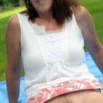 Mature amateur woman shows her pussy-06