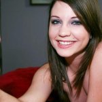 Nauwelijks legale Brandi Belle slaat grote lul voor een gezicht vol