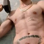 Flexing muscles with dumbbells while masturbating and shooting piss fountain. Short quick cum.