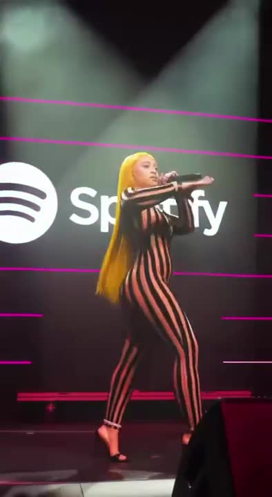 Ice Spice Shaking Her Ass While Singing