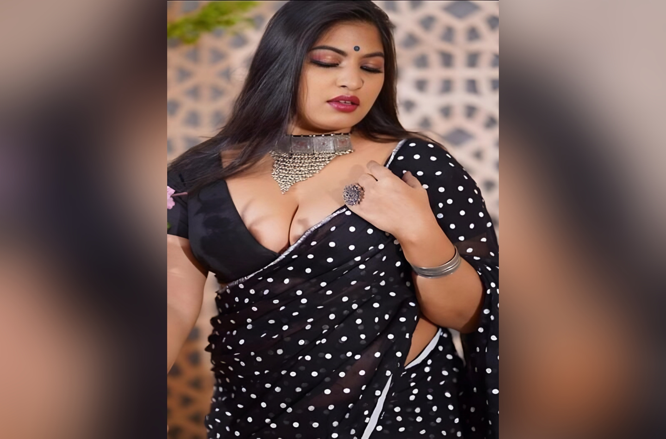Anjeli gaud nude saree (photos)