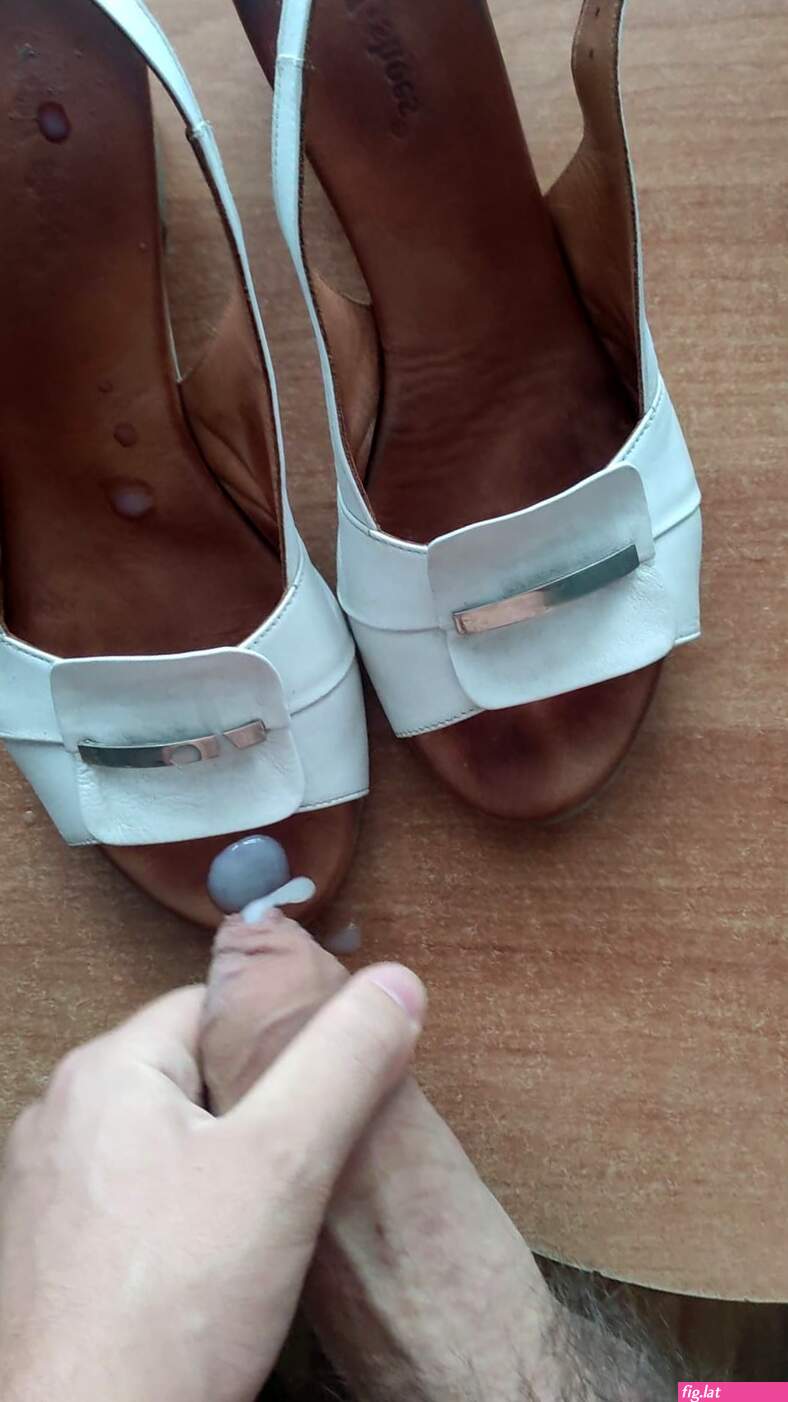 High heels mom sandals fuck old (photos)