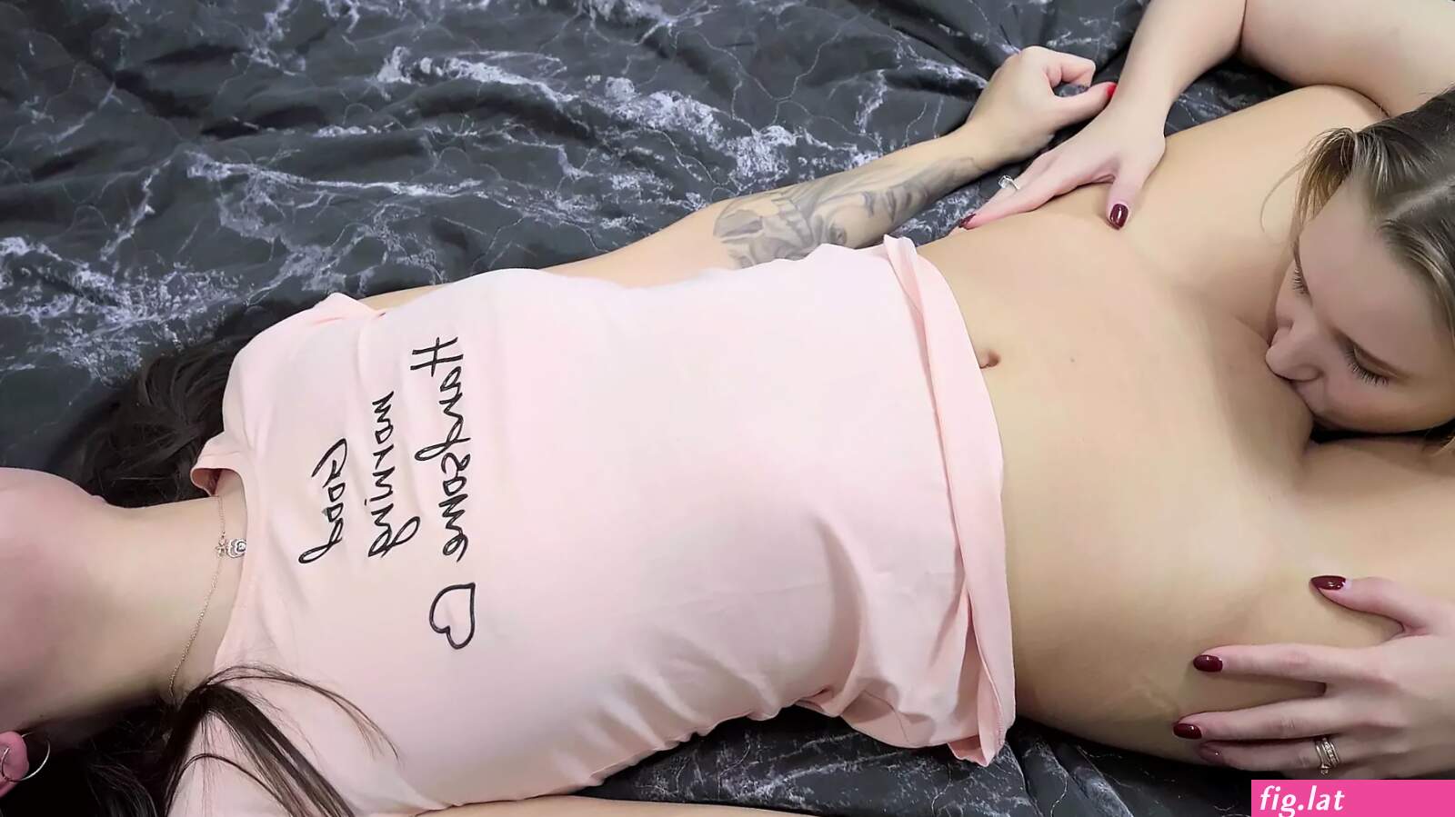 Rough pussy sucking (photos)