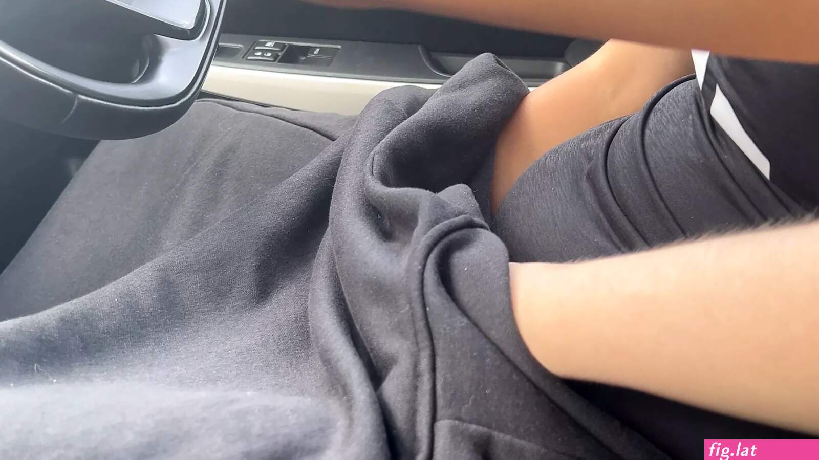 Lesbian fingering car (photos)