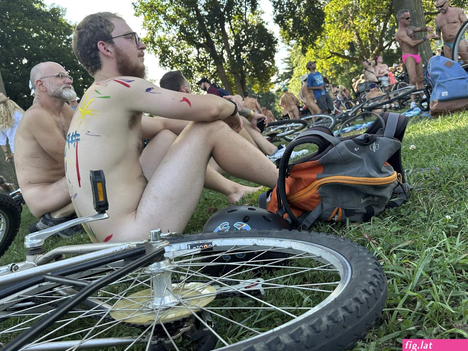 Naked in bike (photos)