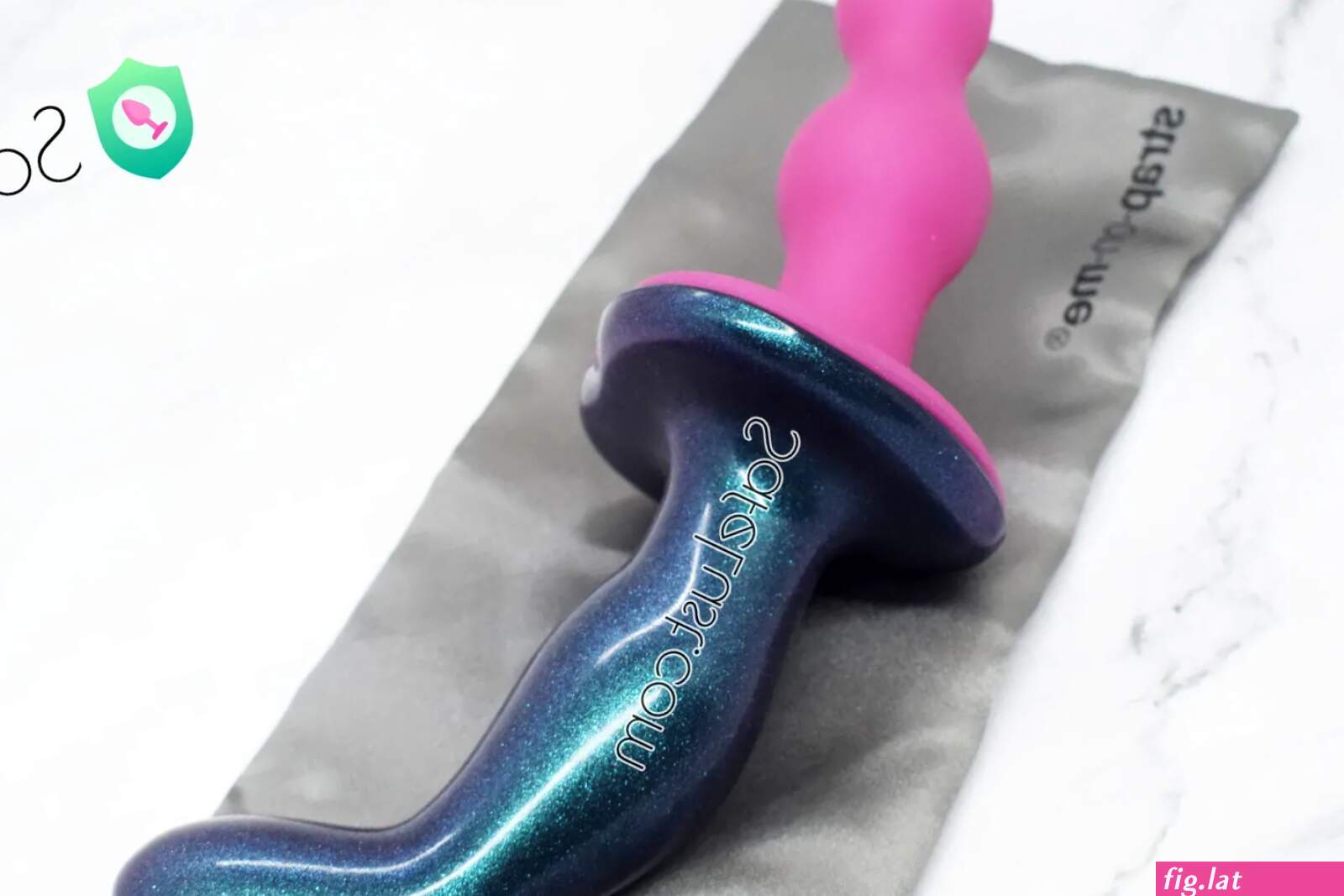 Strap on dildo cum play (photos)