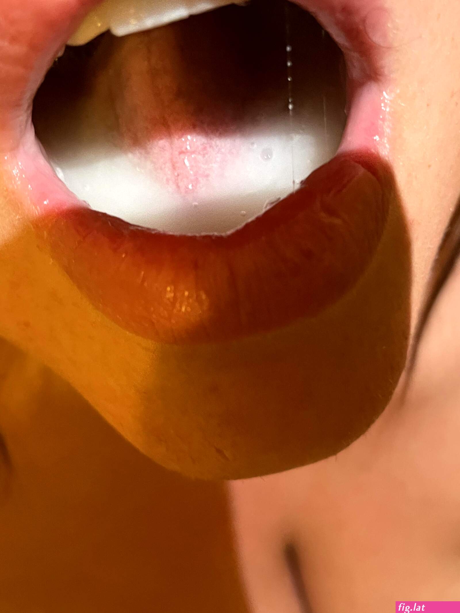 Sexy semen en la boca (photos)